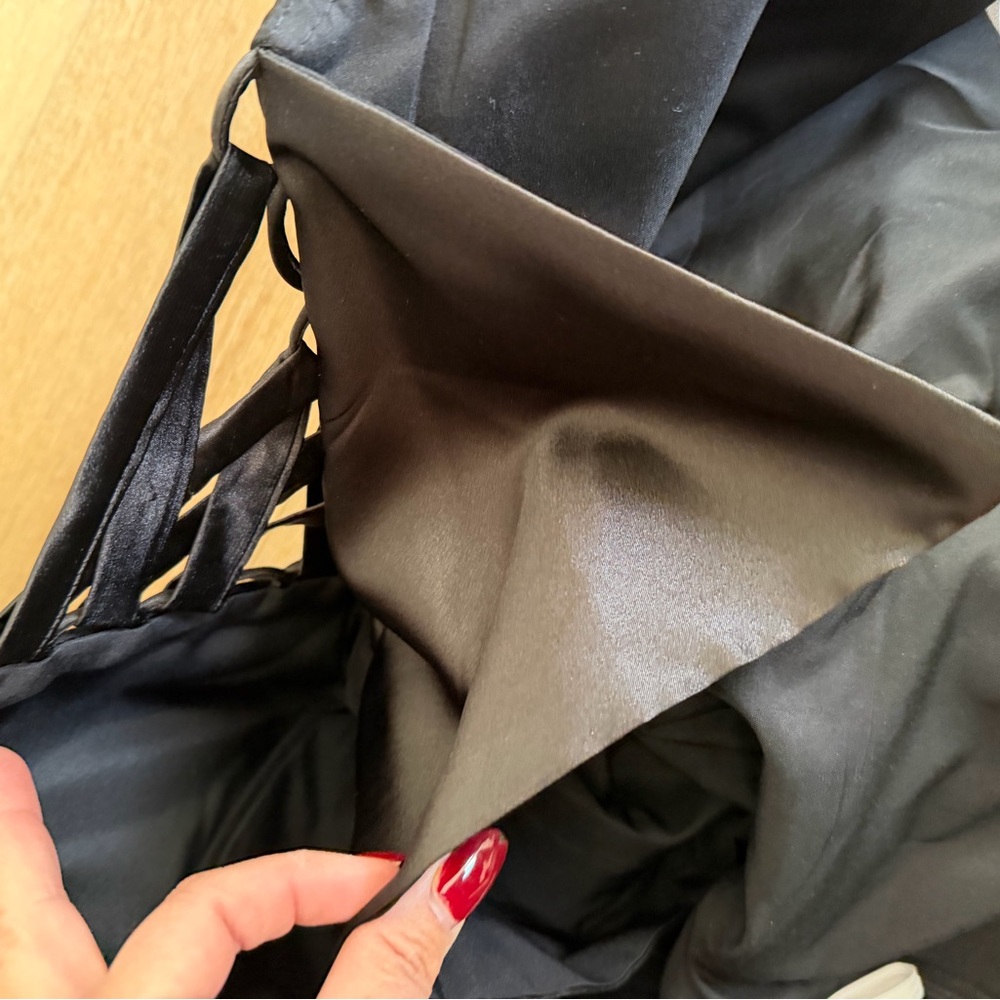 Elegant Black Satin Gown - Picture 9 of 10